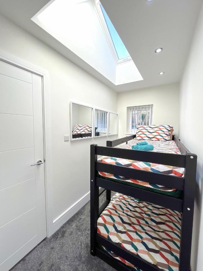 Luxury Property With Hot Tub And Sea Views Oystermouth Екстер'єр фото