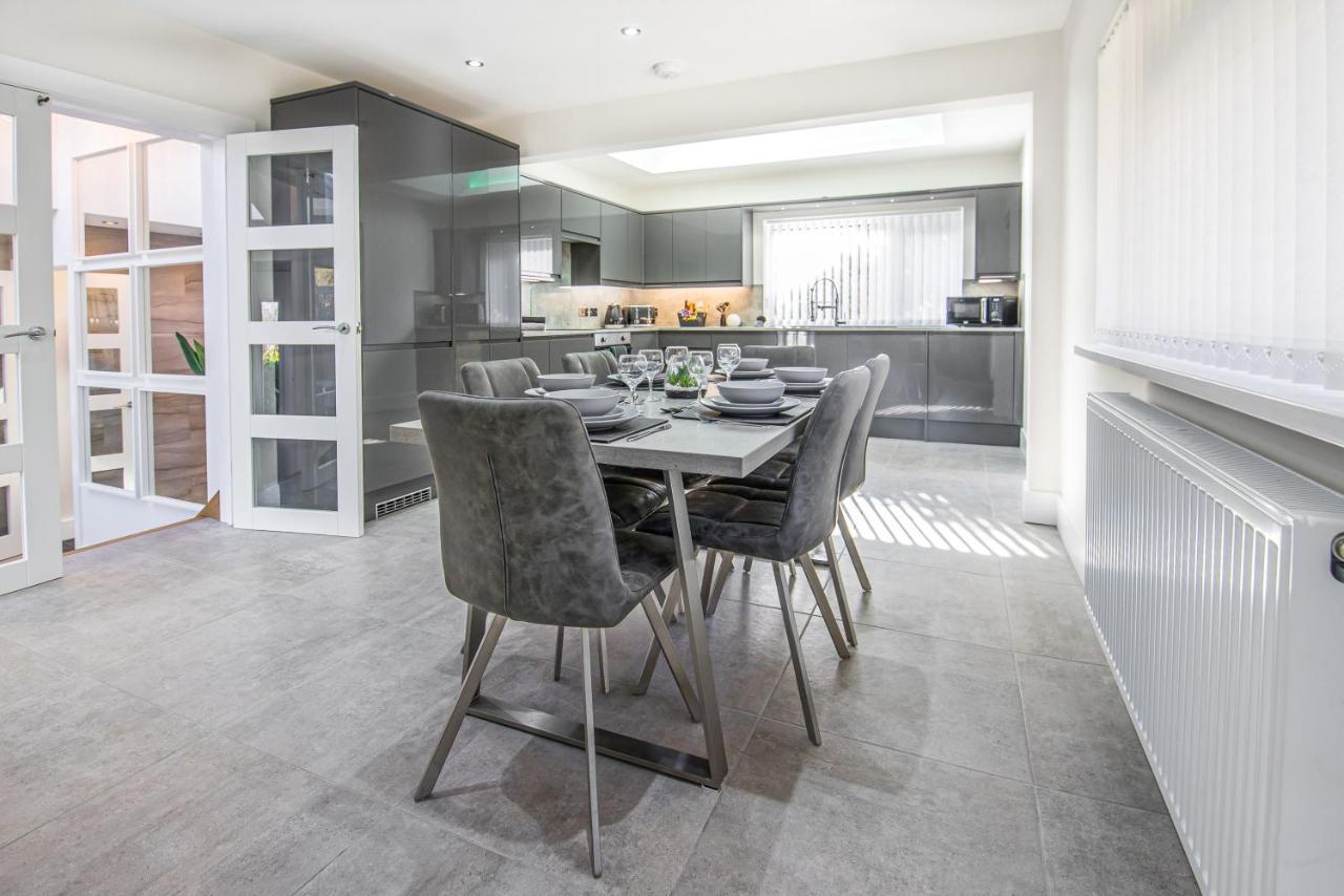 Luxury Property With Hot Tub And Sea Views Oystermouth Екстер'єр фото