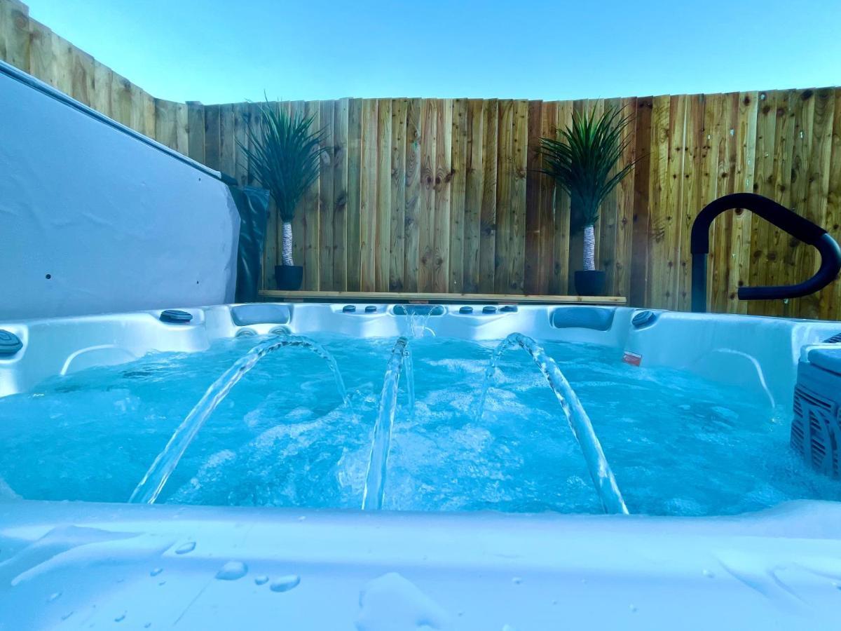 Luxury Property With Hot Tub And Sea Views Oystermouth Екстер'єр фото