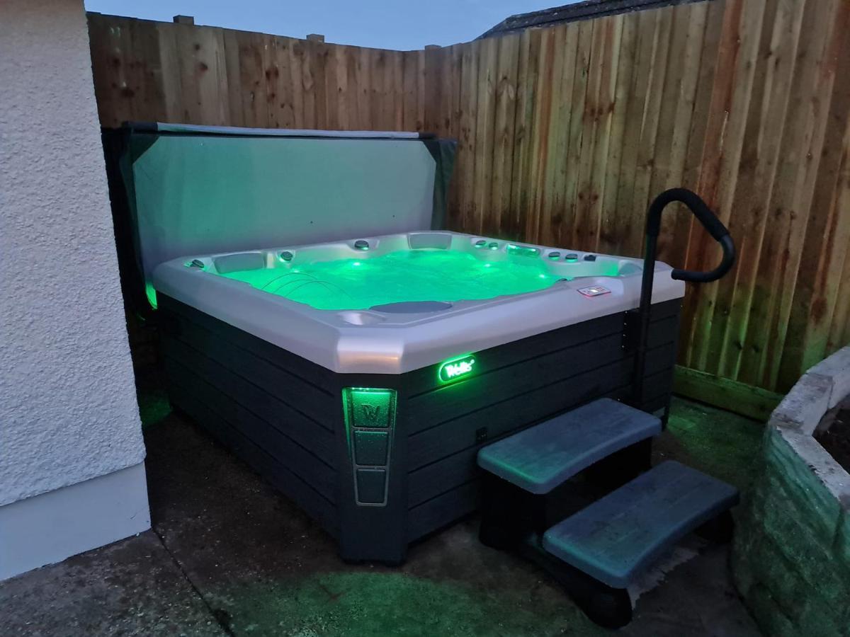 Luxury Property With Hot Tub And Sea Views Oystermouth Екстер'єр фото