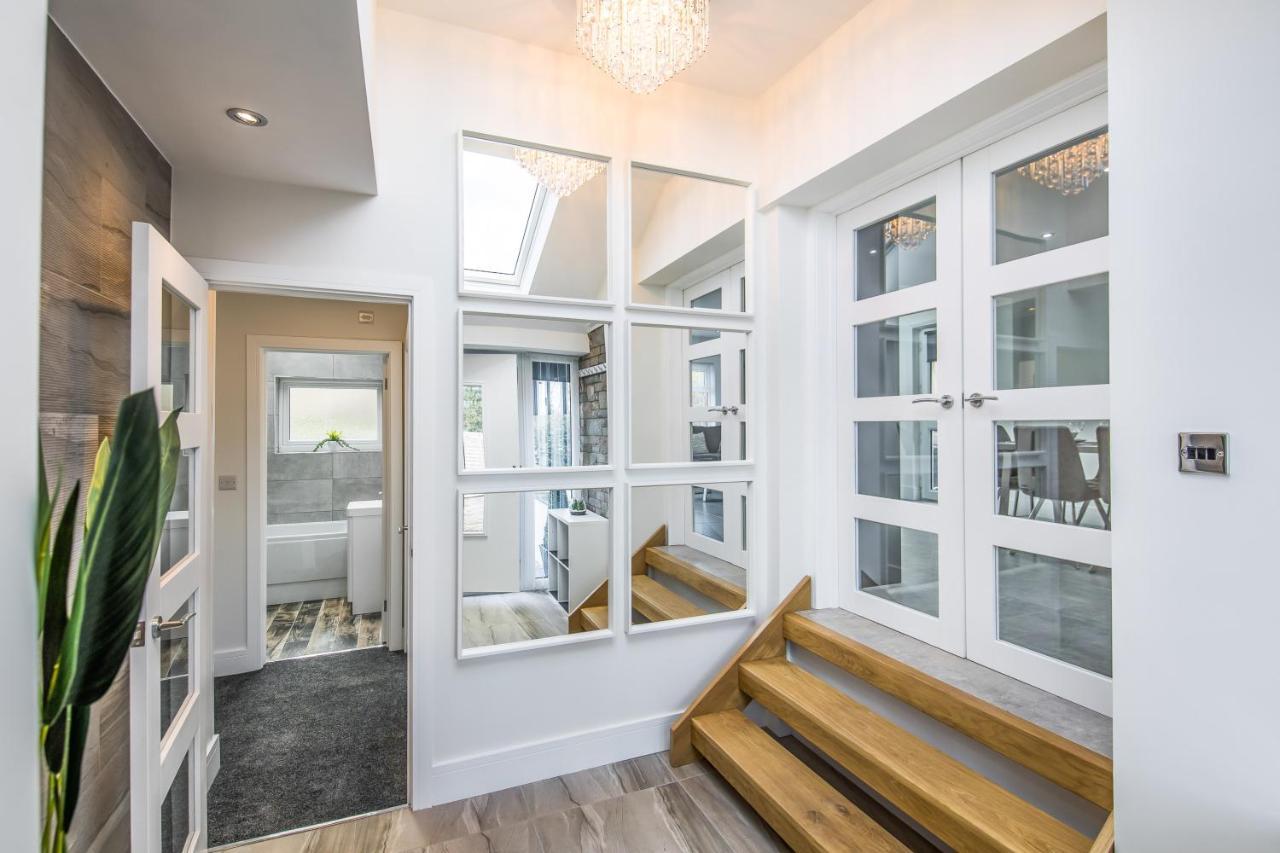 Luxury Property With Hot Tub And Sea Views Oystermouth Екстер'єр фото