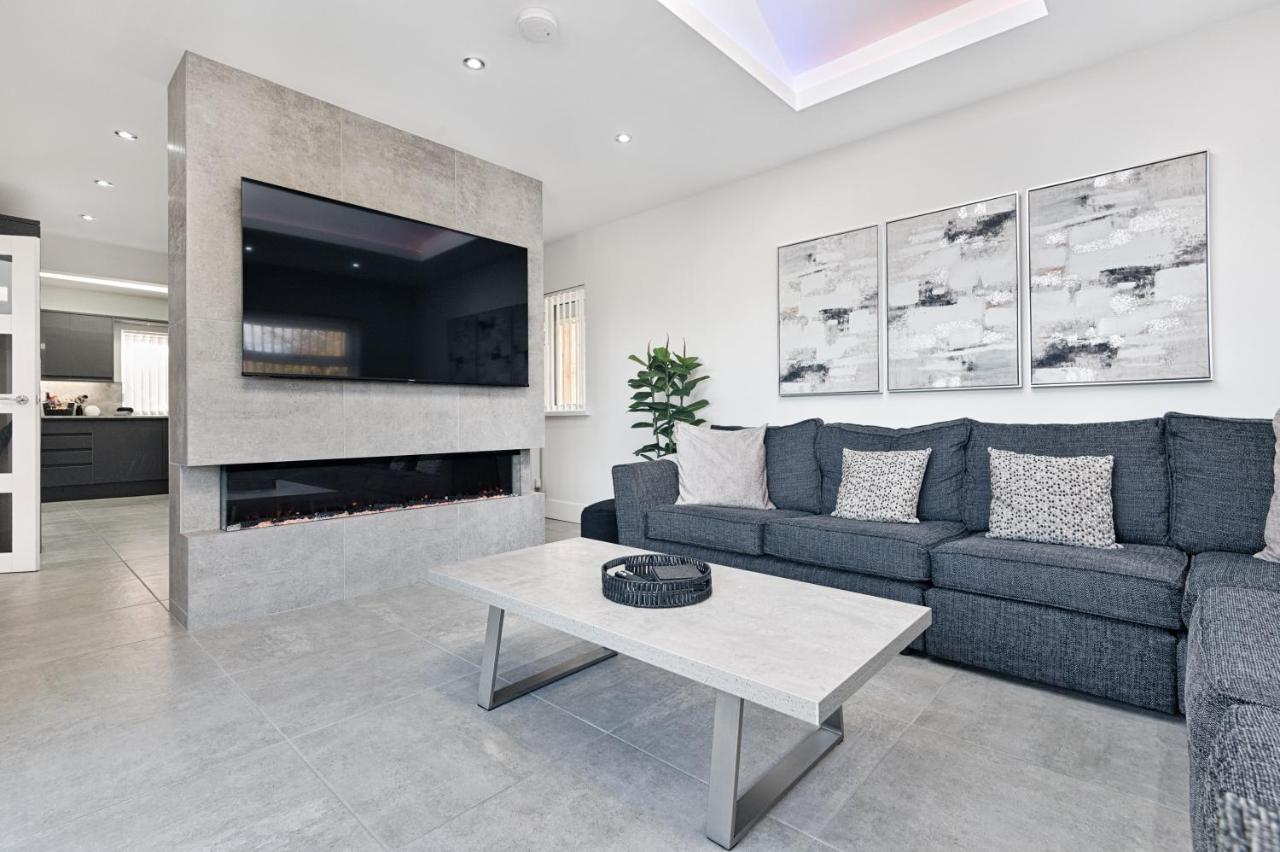Luxury Property With Hot Tub And Sea Views Oystermouth Екстер'єр фото