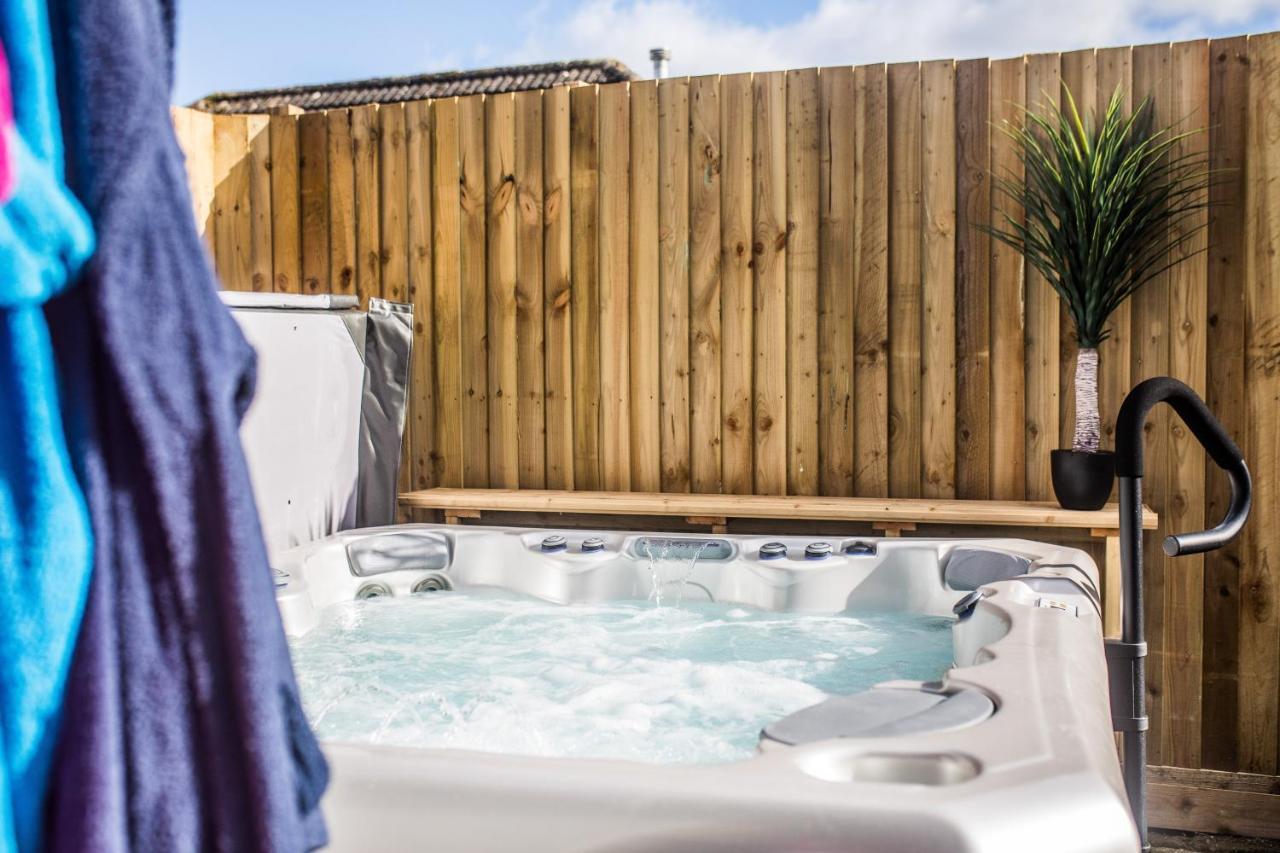 Luxury Property With Hot Tub And Sea Views Oystermouth Екстер'єр фото