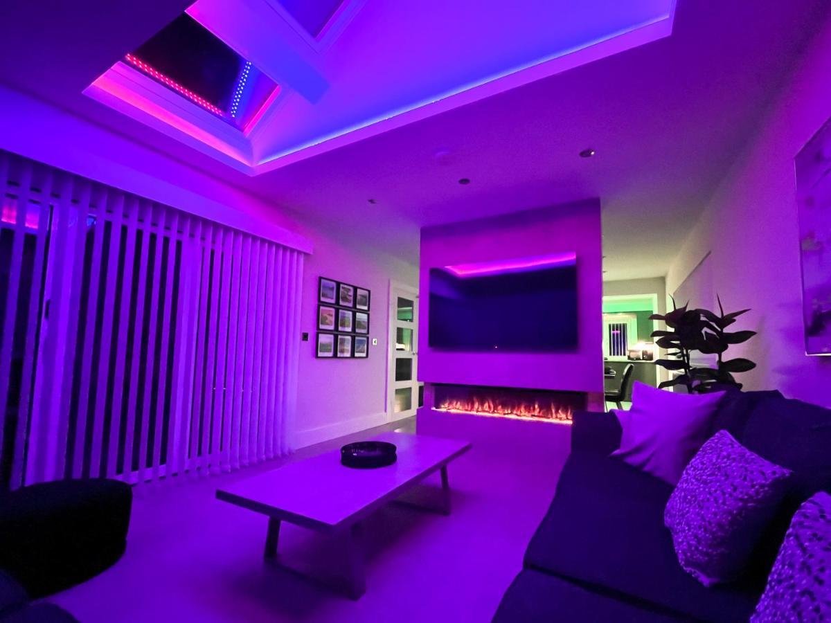 Luxury Property With Hot Tub And Sea Views Oystermouth Екстер'єр фото