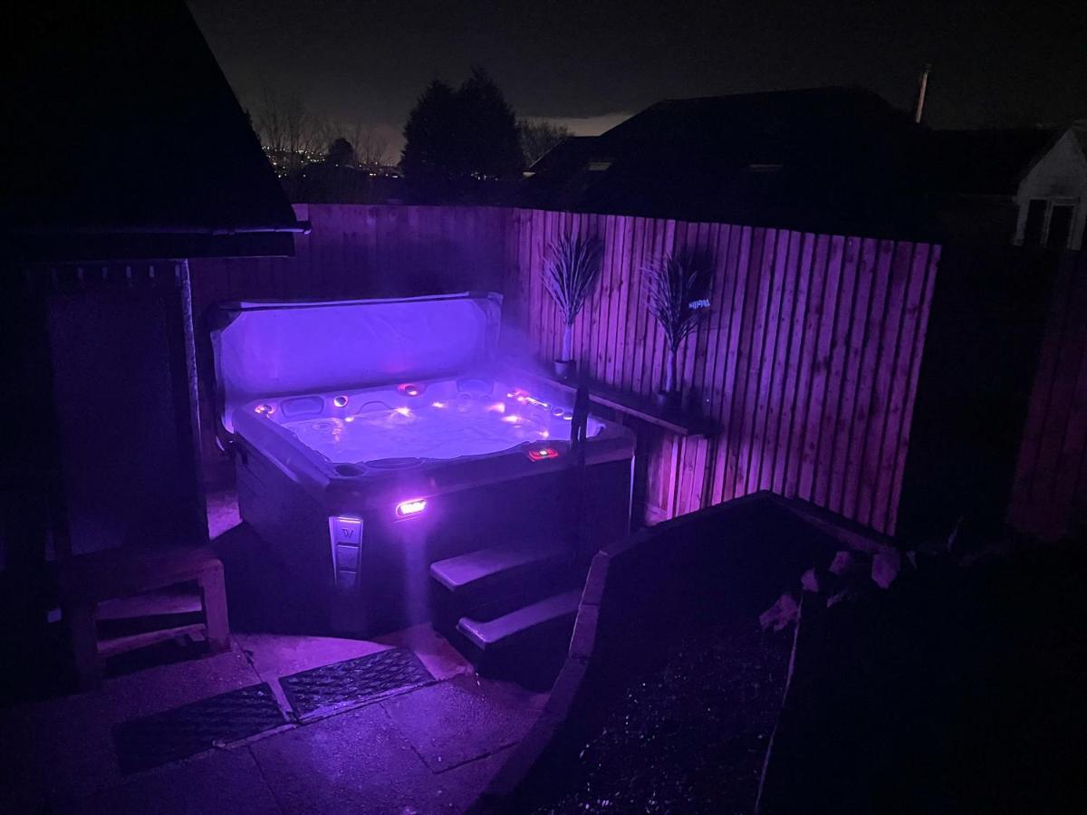 Luxury Property With Hot Tub And Sea Views Oystermouth Екстер'єр фото