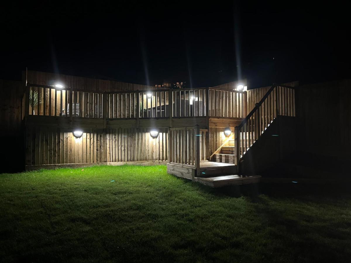 Luxury Property With Hot Tub And Sea Views Oystermouth Екстер'єр фото