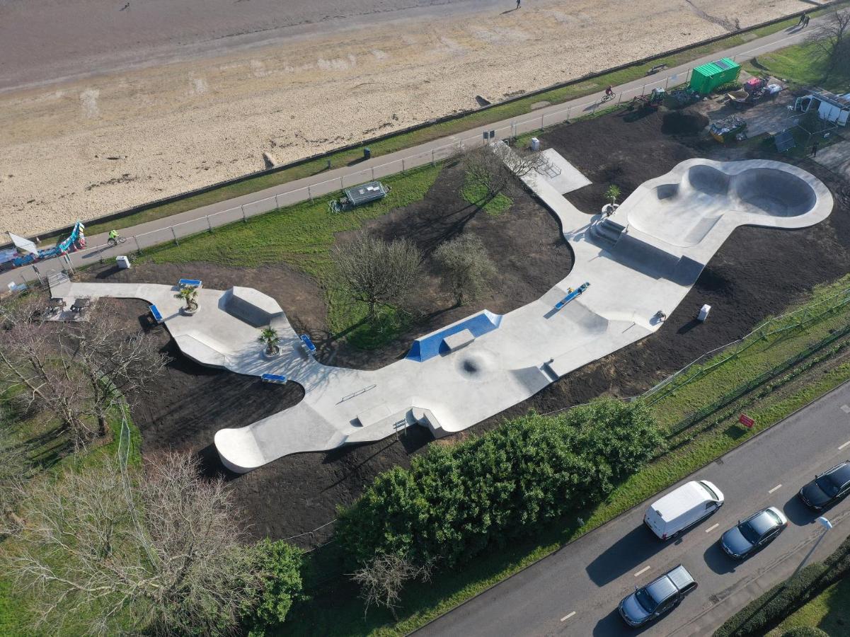 Luxury Property With Hot Tub And Sea Views Oystermouth Екстер'єр фото