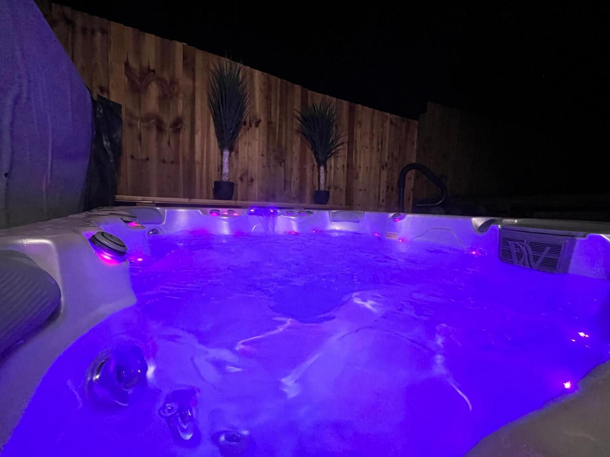 Luxury Property With Hot Tub And Sea Views Oystermouth Екстер'єр фото